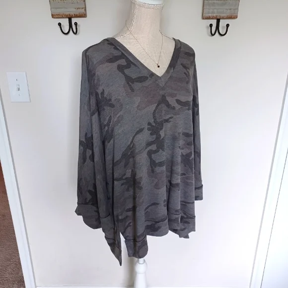 Camo Print 3/4 Dohlman Sleeve Oversized Top - Picture 7 of 12